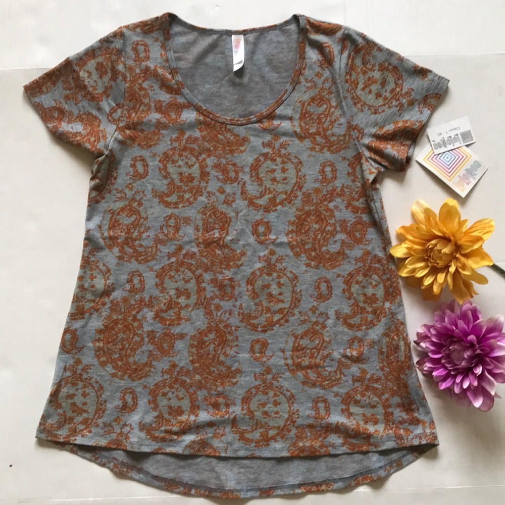 NWT XS Lularoe Classic T🌼